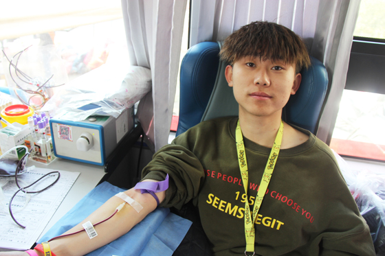 飛揚熱血青春  匯集愛心洪流——安康學(xué)院積極開展冬季獻血活動