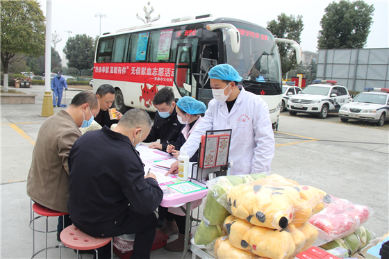 人民警察一心為民，捋袖捐血鐵血柔情——安康市公安局積極開展冬季獻血活動