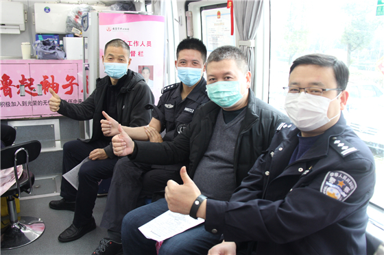 人民警察一心為民，捋袖捐血鐵血柔情——安康市公安局積極開展冬季獻血活動