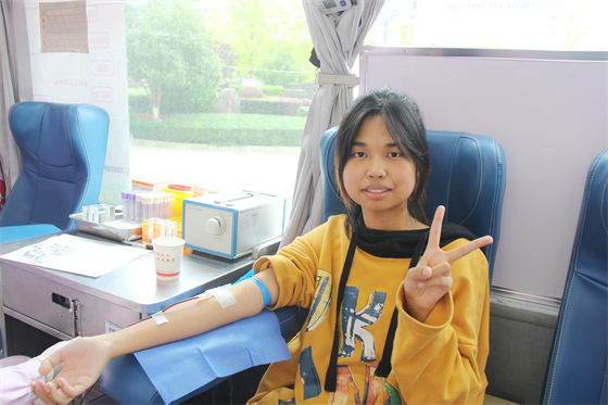 青春熱血匯聚點滴愛心 無私奉獻(xiàn)相約美麗校園