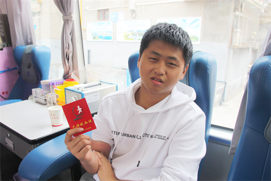 青春熱血匯聚點滴愛心 無私奉獻(xiàn)相約美麗校園