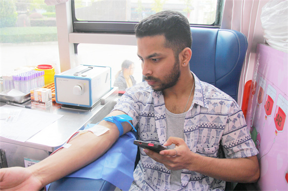 青春熱血匯聚點滴愛心 無私奉獻(xiàn)相約美麗校園